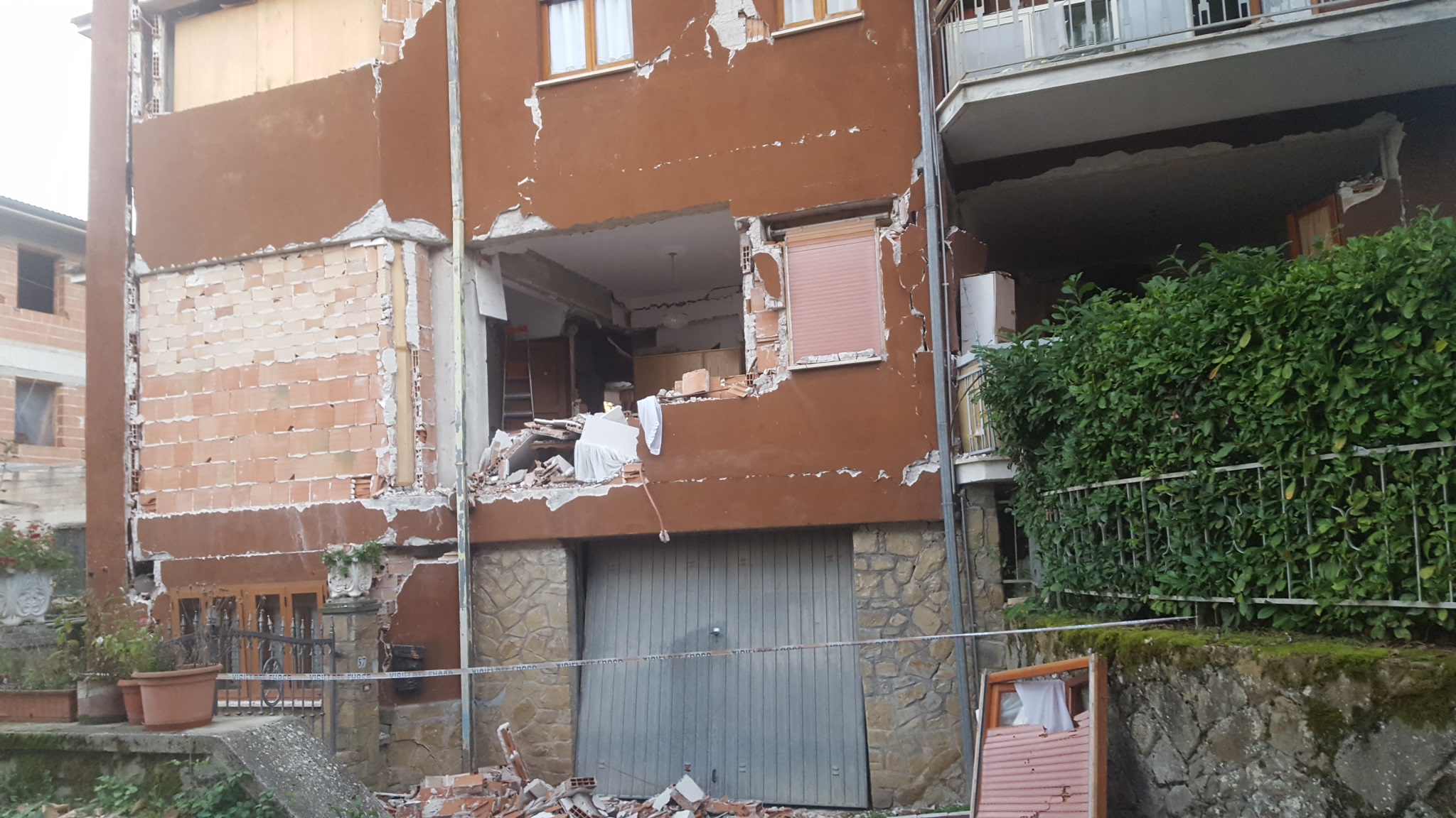 Sisma Marche espulsione tamponature